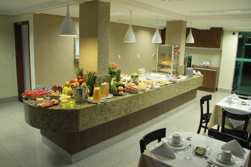 Hotel Saron Luziânia Esterno foto