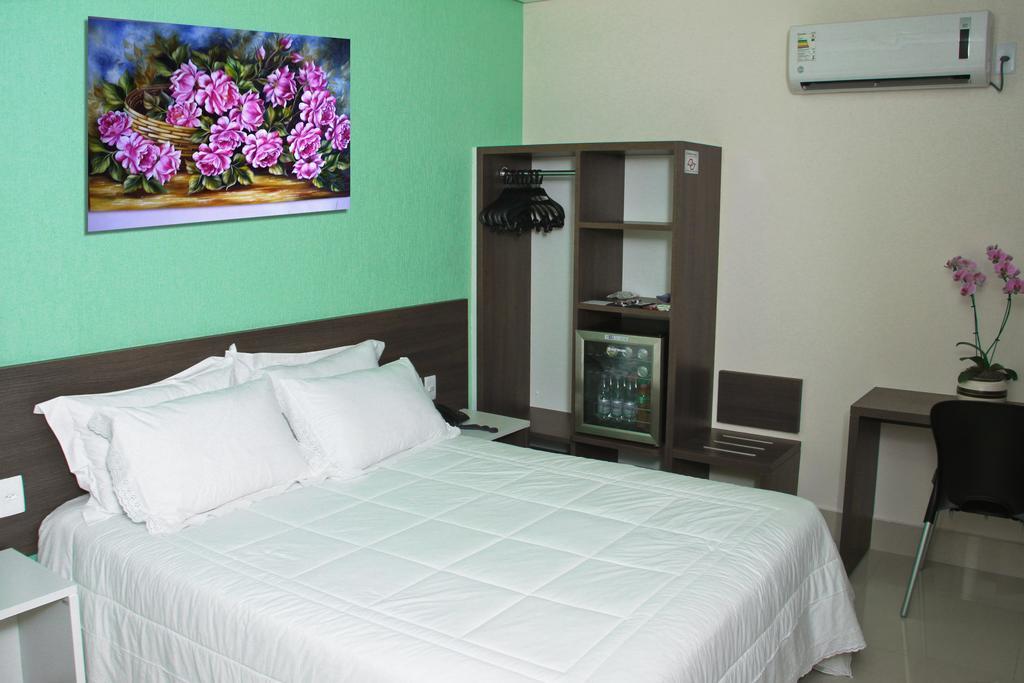 Hotel Saron Luziânia Esterno foto