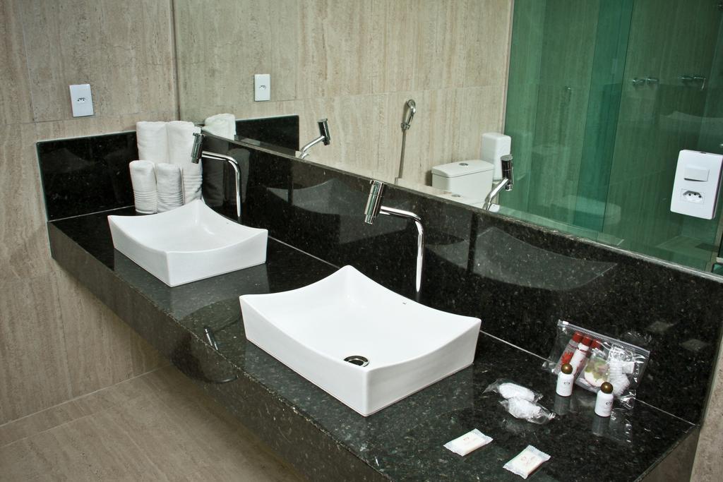 Hotel Saron Luziânia Esterno foto