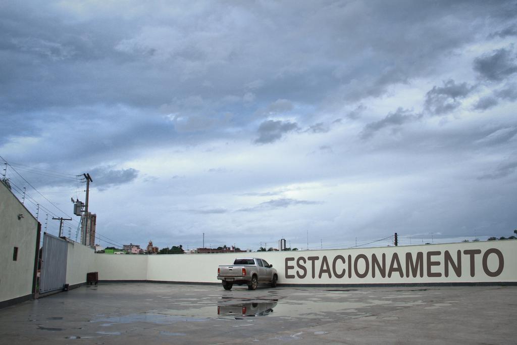 Hotel Saron Luziânia Esterno foto