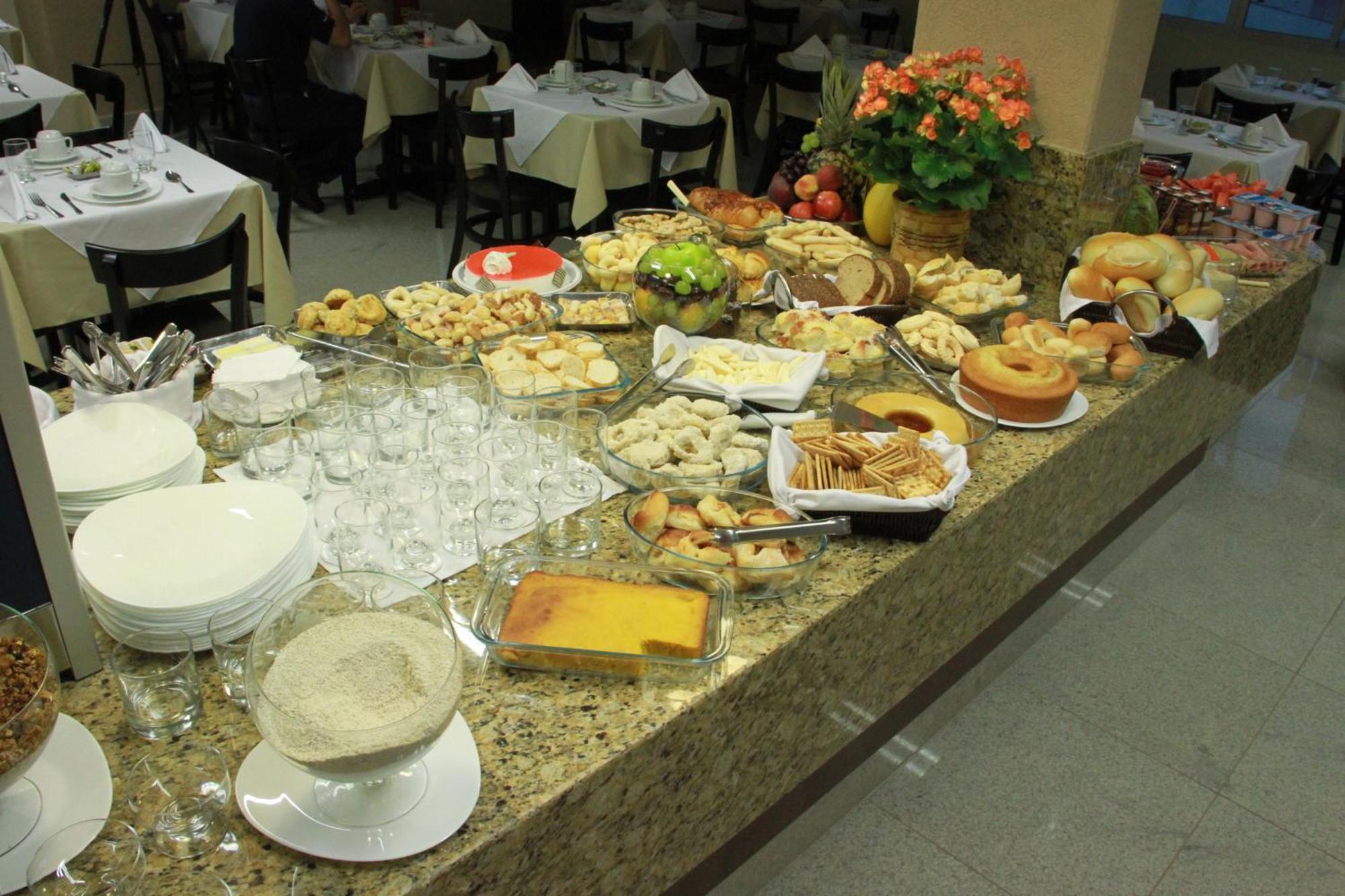 Hotel Saron Luziânia Esterno foto
