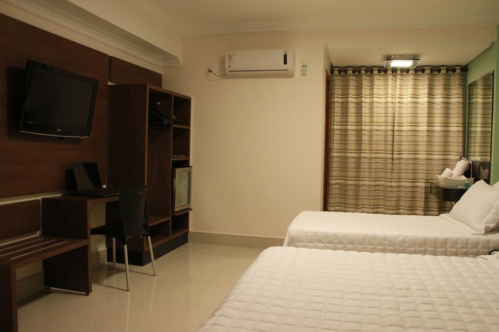 Hotel Saron Luziânia Esterno foto