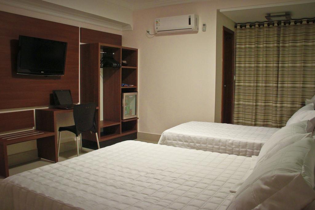 Hotel Saron Luziânia Esterno foto