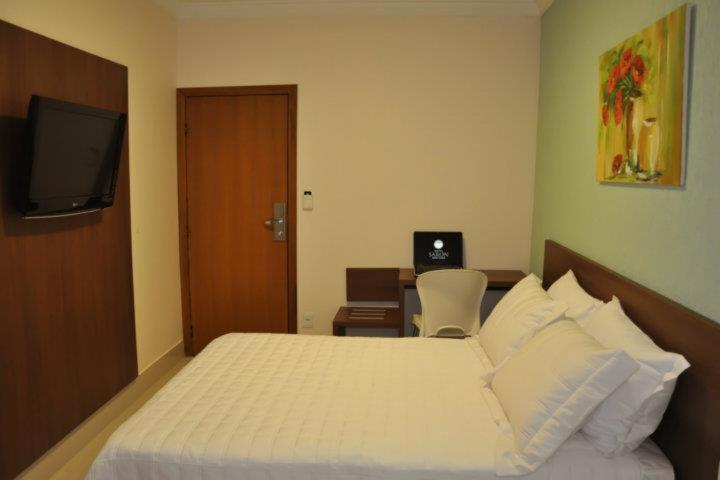 Hotel Saron Luziânia Esterno foto